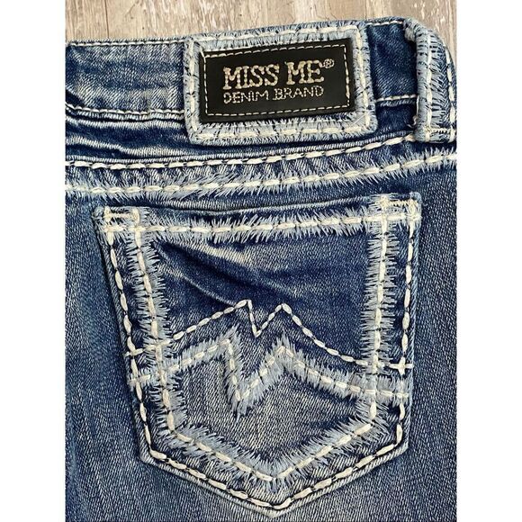 Miss Me Denim Sunny Bermuda Jean Shorts Low Rise Embroidered Women’s Sz 27 - Picture 5 of 5